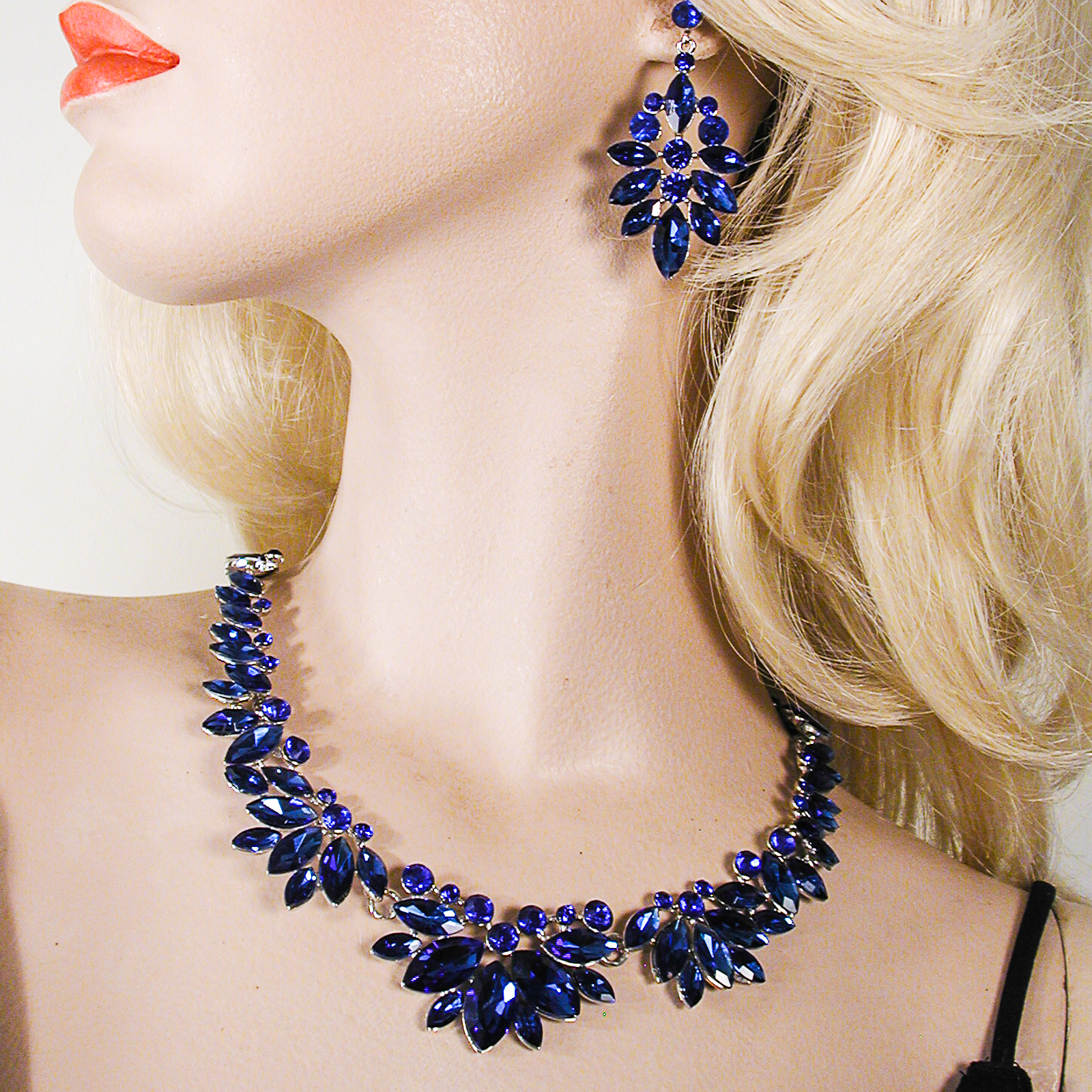 Hinged Segment Fan Crystal Rhinestone Necklace, a fashion accessorie - Evening Elegance