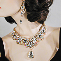Sensational Extra  Large Crytal Rhinestone Bib Necklace & Earrings Set