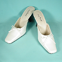 Mules with bow trim